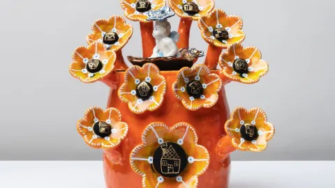 Vipoo Srivilasa, Happiness Doesn’t Just Have One Address, 2021, donated object, ceramic and mixed-media. 32 x 28 x 22cm. Donated by Beryl Conlin, 2021. Photo Simon Strong